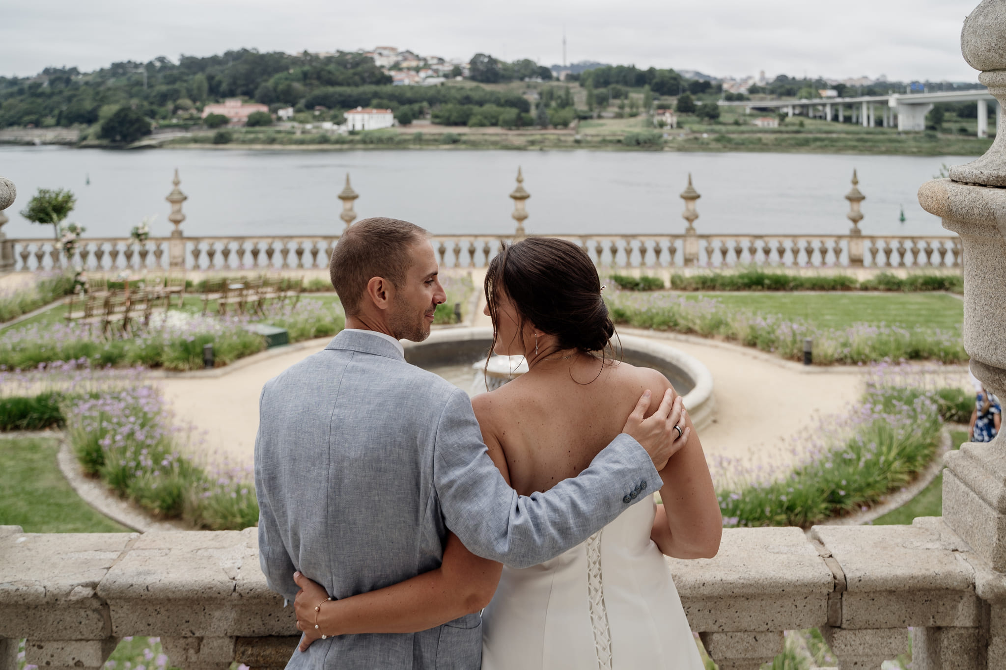 Mariage à Porto Portugal couple décor cérémonie destination wedding
