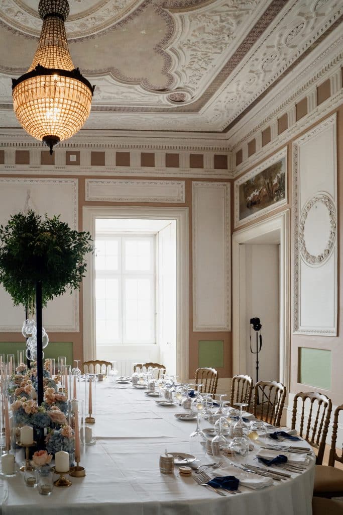 Chic floral and table décor for a Paris wedding